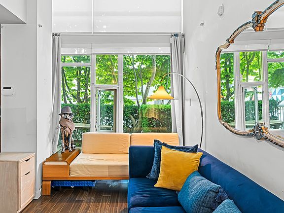 4th image of 161 Georgia St W #103