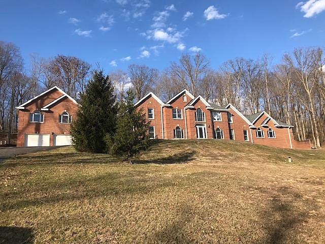 1st image of 320 Summerhill Dr