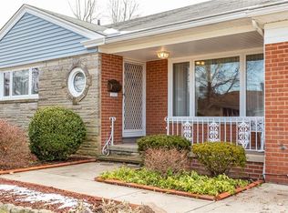 21115 Seabury Ave, Fairview Park, OH 44126