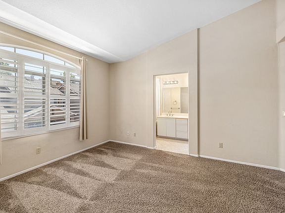 4th image of 9533 Questa Pointe
