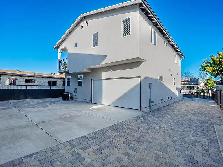 3913 Brighton Ave — Photo 40