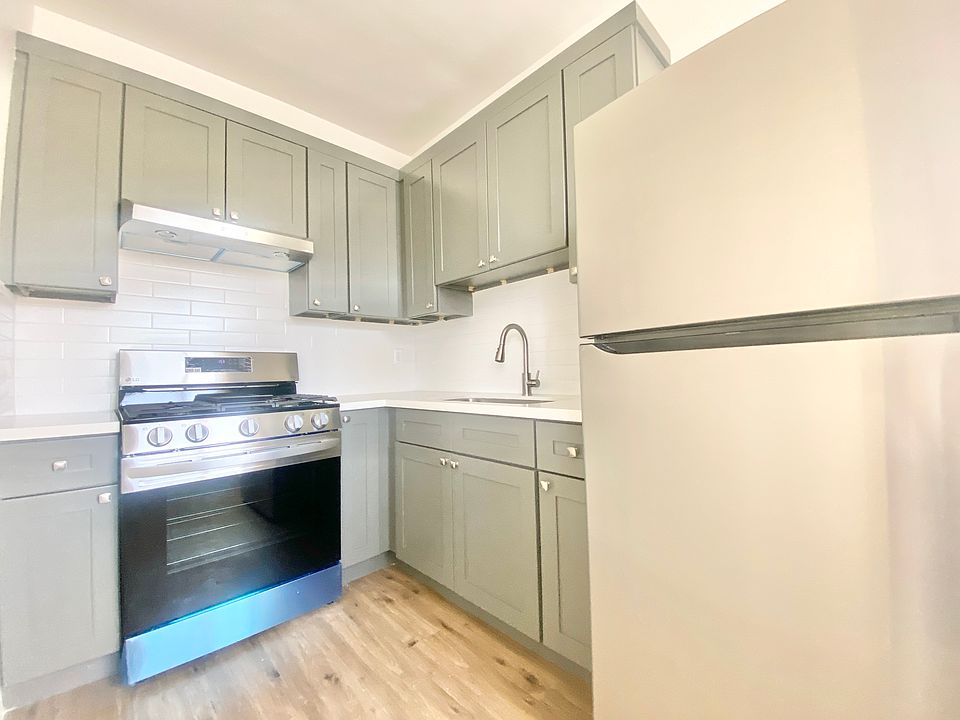 1st image of 260 S Mariposa Ave #302A