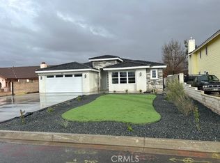 18346 Lakeview Dr, Victorville, CA 92395