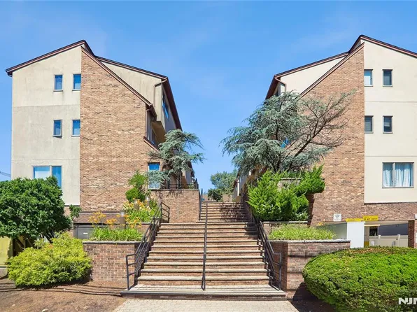 1315 15th St, Fort Lee, NJ 07024