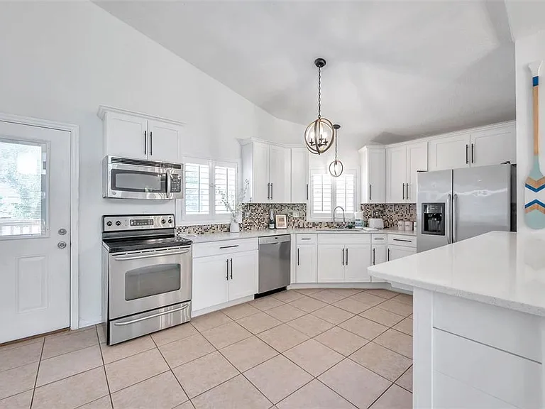 1261 12th Ct SW — Photo 17