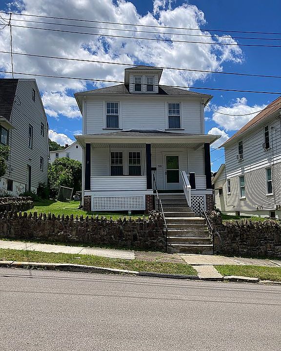 1st image of 926 Lemon St