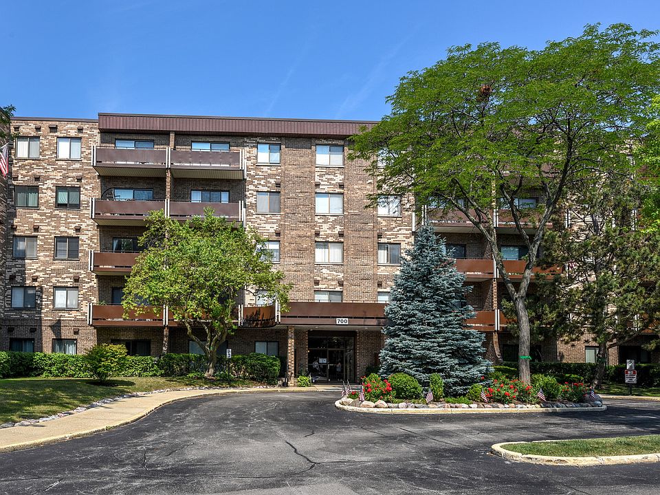 1st image of 700 Wellington Ave Unit 517
