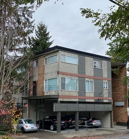5029 11th Ave NE #102 — Photo 1