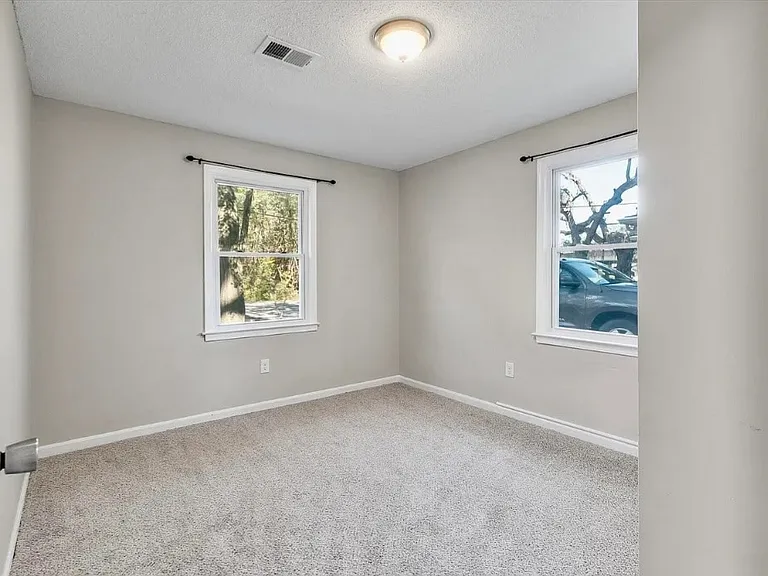 960 Savage Rd — Photo 9