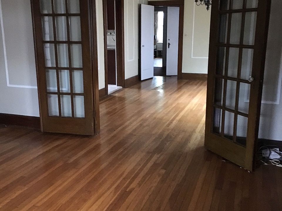 great condition, light, open, big rooms-Living Room