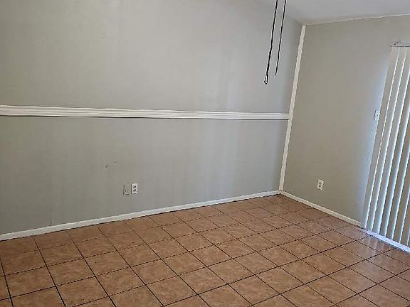 5th image of 2318 Capitan Dr APT B