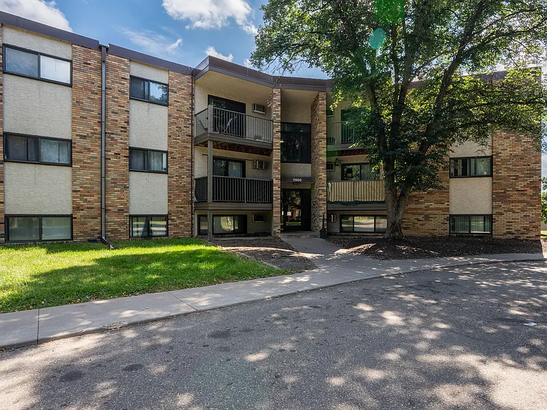 White Bear Lake, MN White Bear Terrace Apartments | Exterior