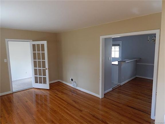 2nd image of 900 Willow Lawn Dr
