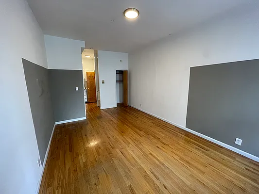 Rented by R New York | media 7