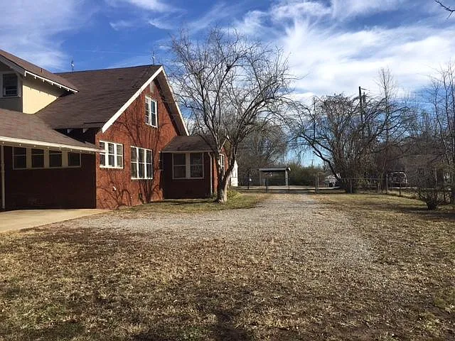 5 bed, 2504 sqft, $2,400 — Photo 4