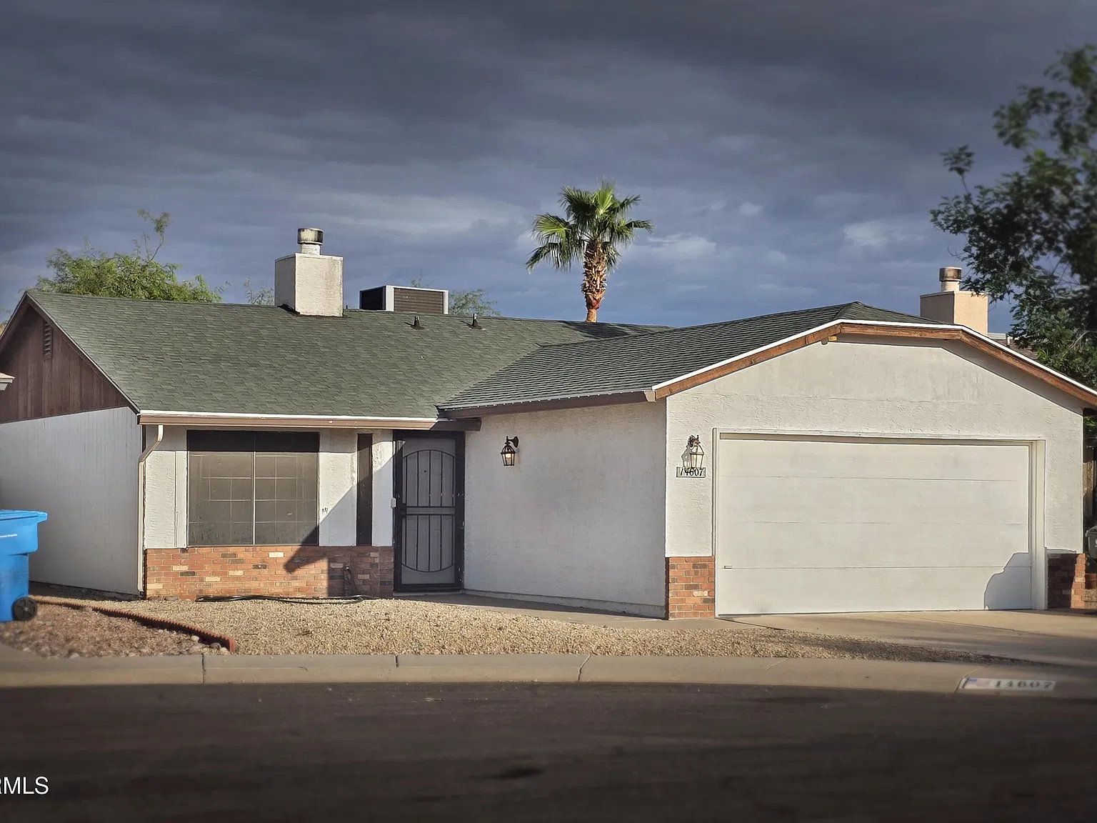 3 bed, 2.0 bath, 1230 sqft, $2,100 — Photo 2
