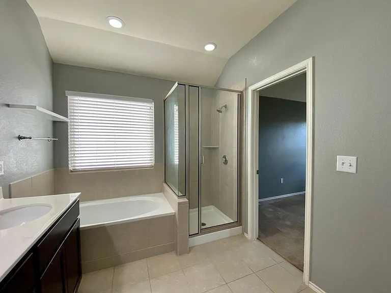 466 Eagle Brook Ln — Photo 12