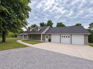 14052 Summer Rd, Benton, IL 62812
