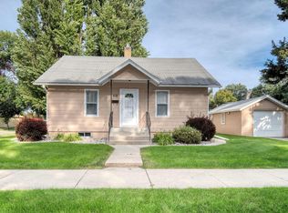 618 7th Ave N, Grand Forks, ND 58203