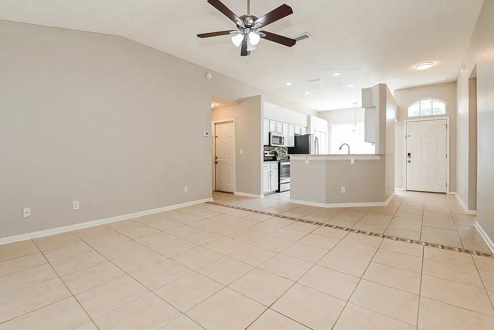 3 bed, 2.0 bath, 1226 sqft, $2,570 — Photo 4