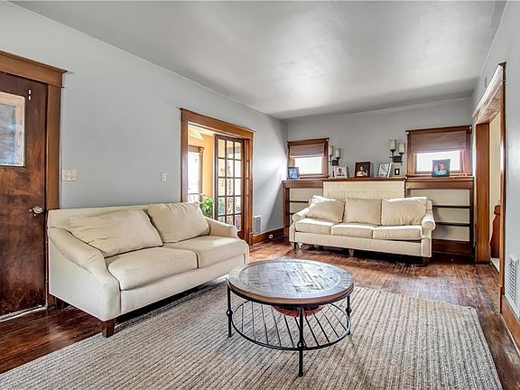 3rd image of 115 Tremont Ave