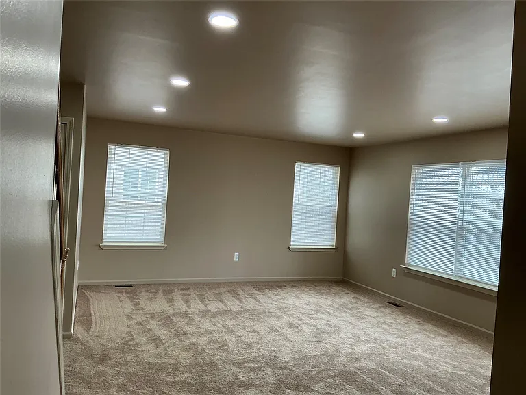48161 Nottinghill Ln — Photo 22