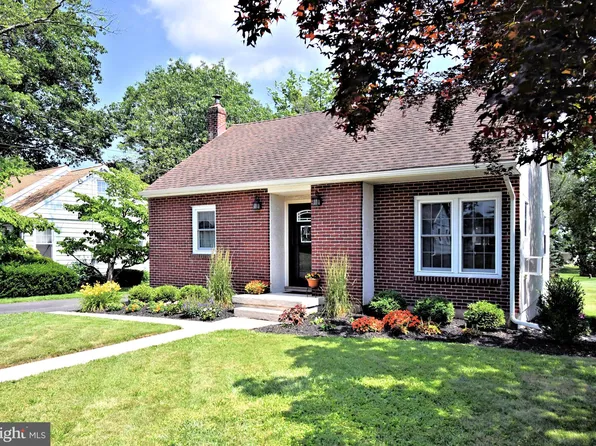 126 W School St, Hatfield, PA 19440