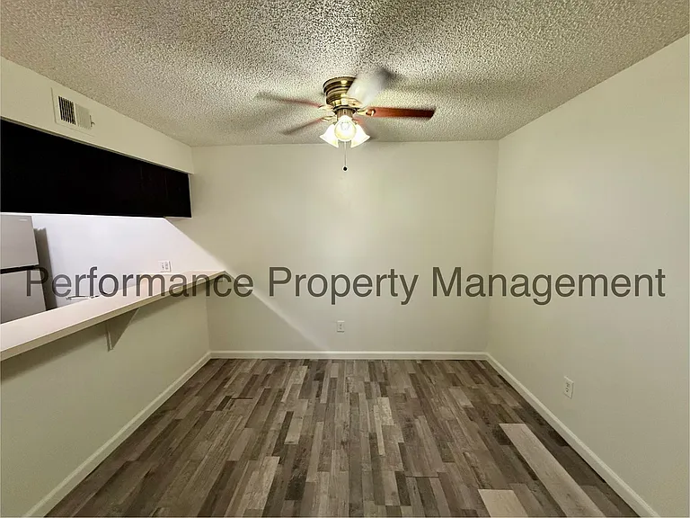 Crest View Apartments — Photo 3