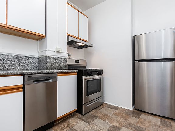 3rd image of 1476 Sacramento St #309