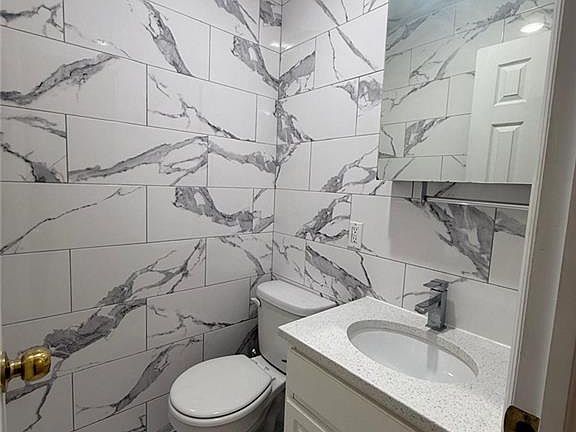 4th image of 199 Bay 20th St APT 1