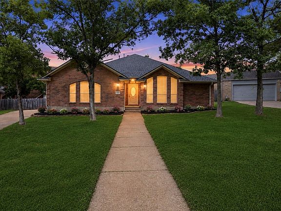 2nd image of 205 Chimney Hill Cir