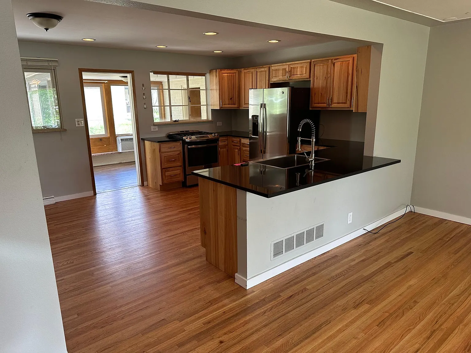 2 bed, 1304 sqft, $2,500 — Photo 4
