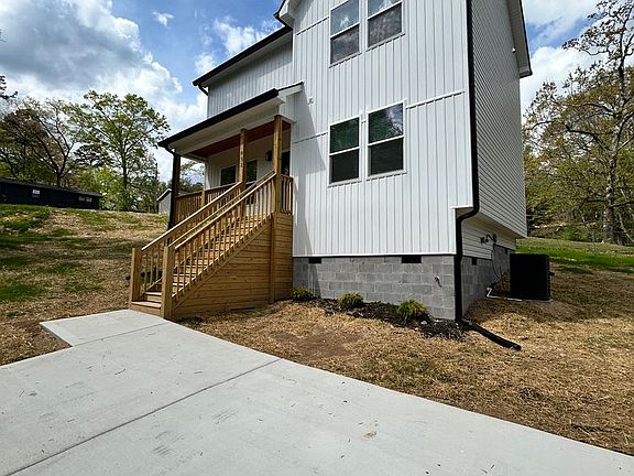 3rd image of 931 Old Lower Mill Rd
