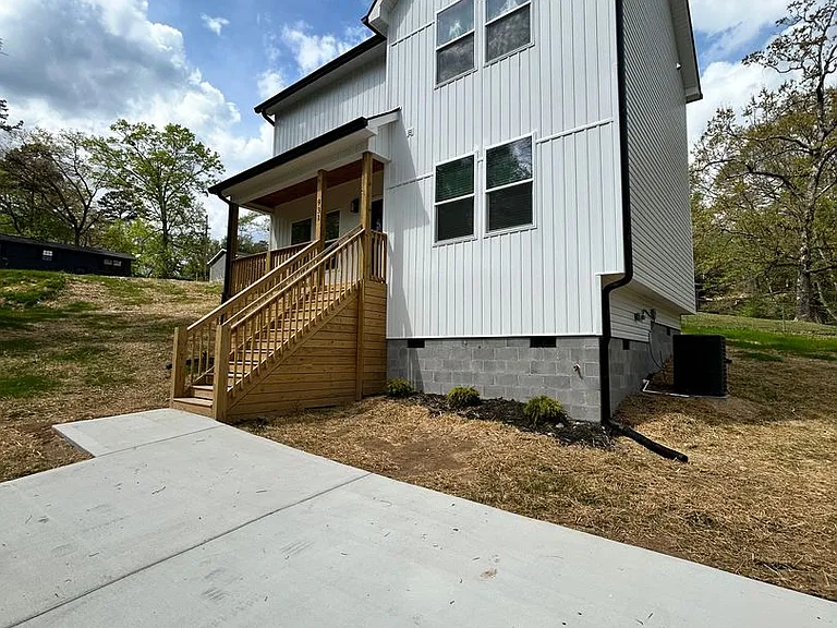 931 Old Lower Mill Rd — Photo 3