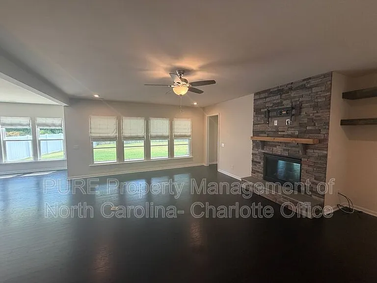 13818 Berkley Ave — Photo 4