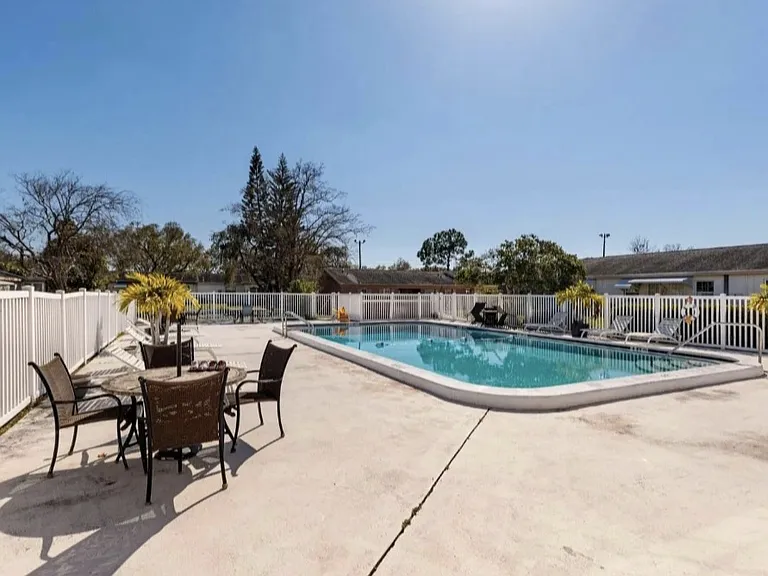 8346 10th Way N — Photo 31
