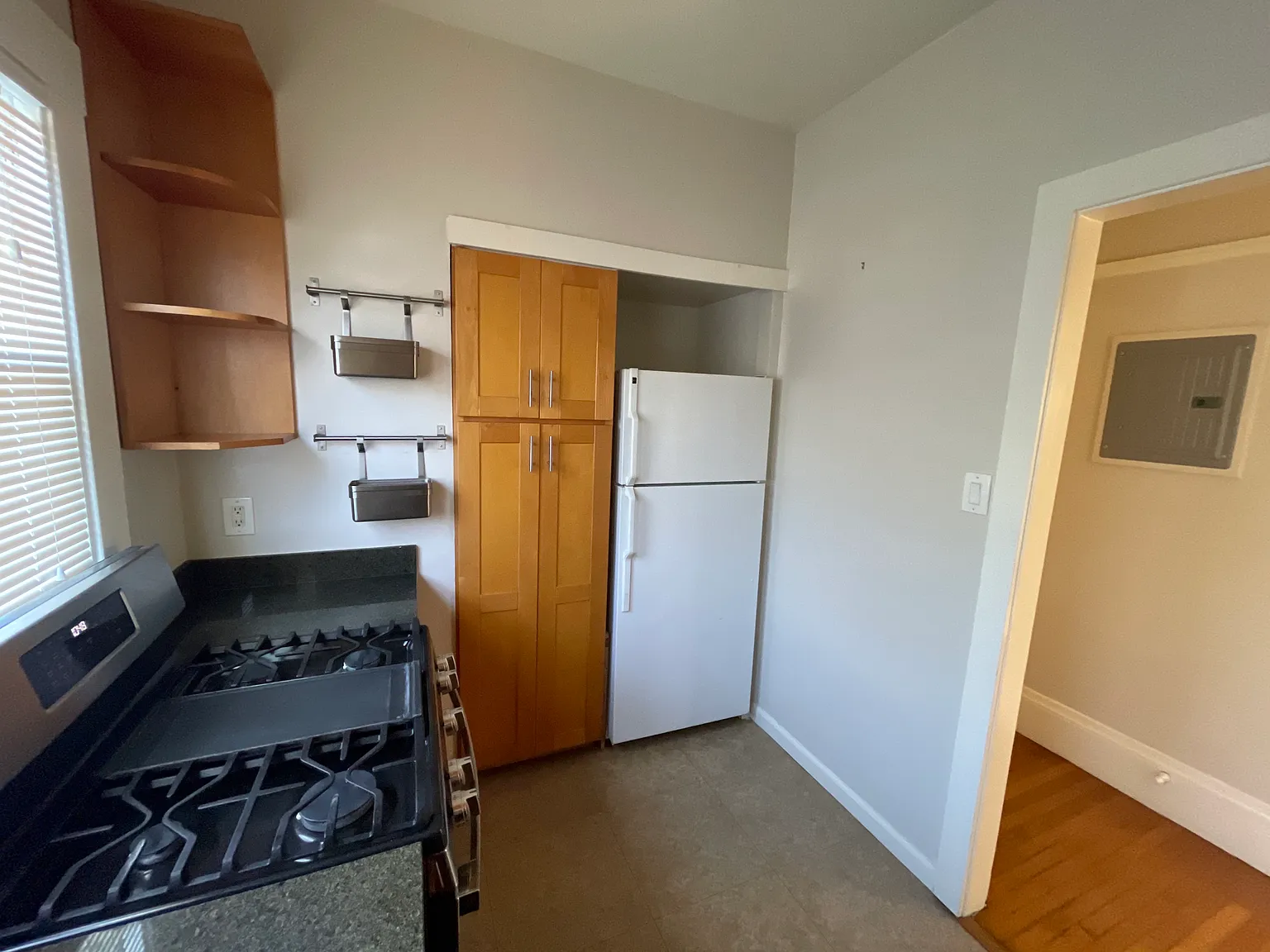 2325 McKinley Ave — Photo 3