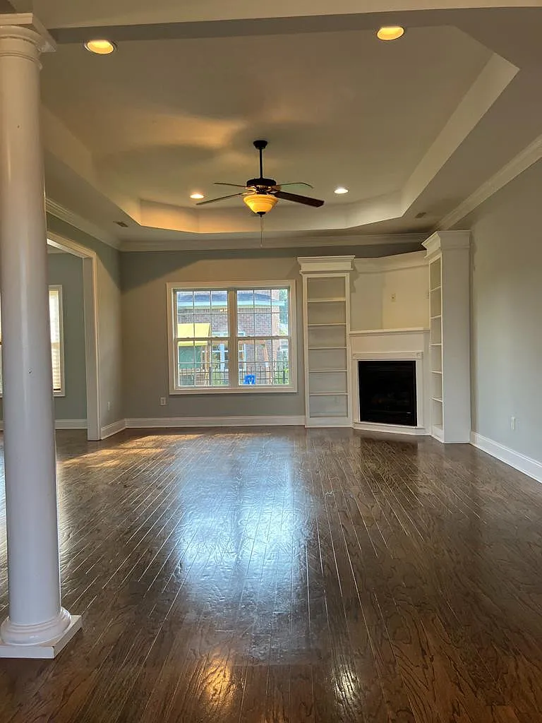 4 bed, 2.5 bath, 2005 sqft, $2,095 — Photo 2