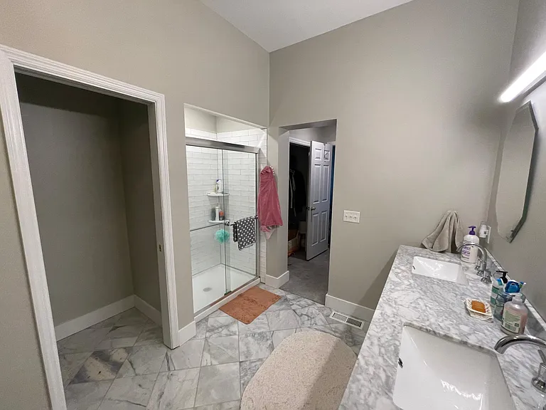 223 E 7th St — Photo 12