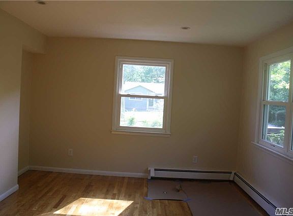 3rd image of 16 Candido Ave S