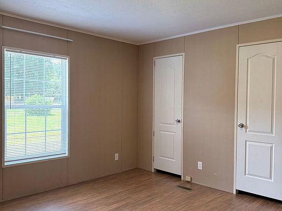 4th image of 4744 Lee Road 401