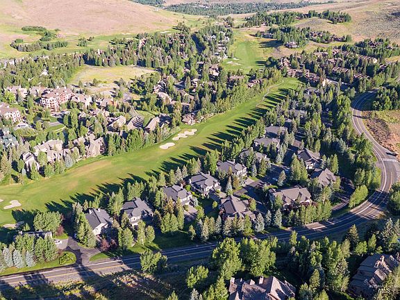 2nd image of 4362 Fairway Nine Dr