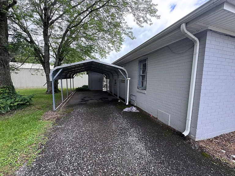 587 S Main St — Photo 21