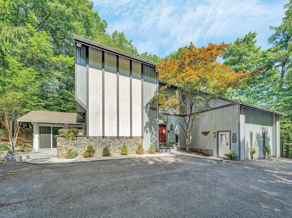 1280 Longview Rd, Roanoke, VA 24018