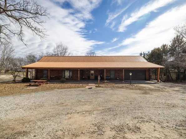 220 N Elm St, Stanberry, MO 64489