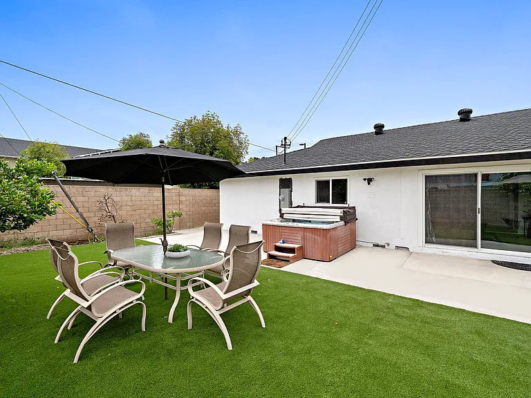 10422 Gilbert St — Photo 25
