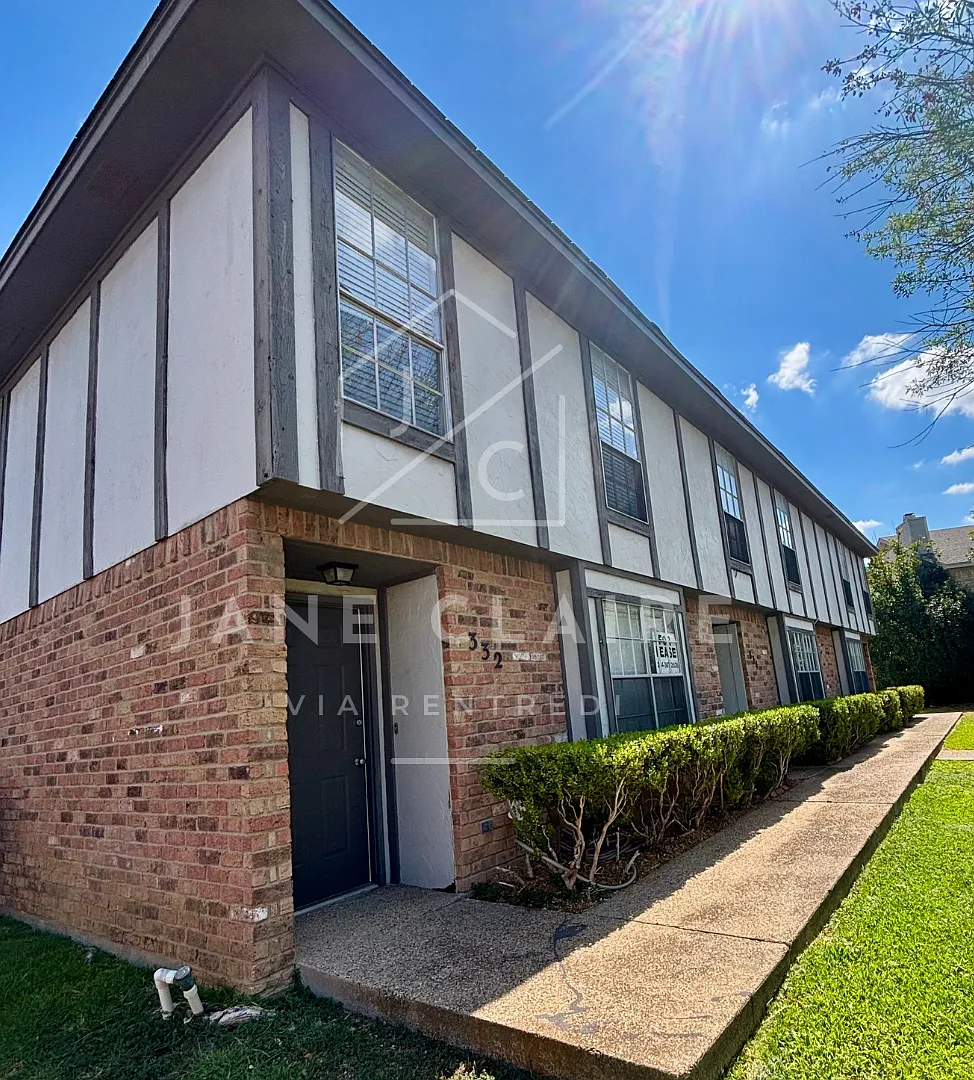 2 bed, 2.5 bath, 1313 sqft, $1,575 — Photo 1