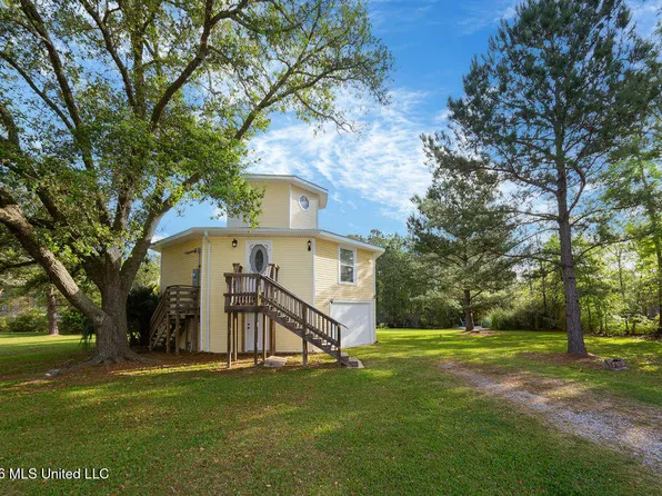 4070 Cardinal St, Bay Saint Louis, MS 39520