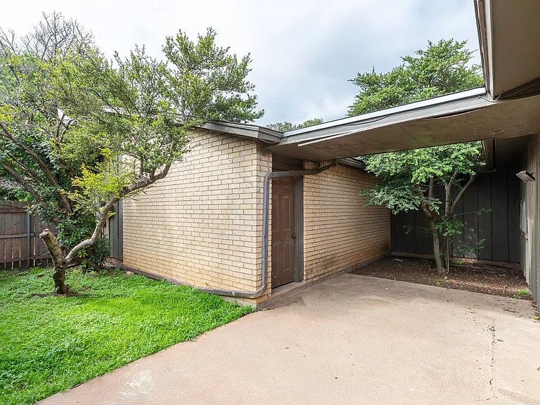 4925 Greenslope Dr — Photo 27