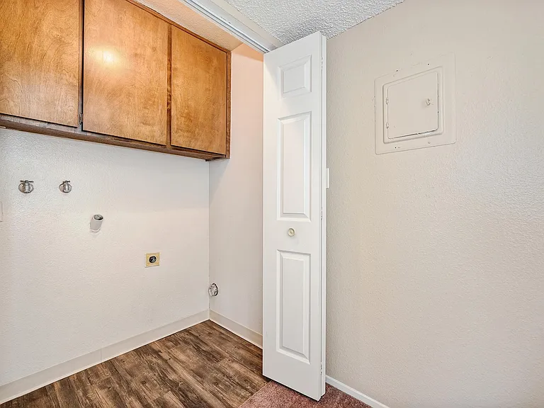 Briggsmore Apartments — Photo 13